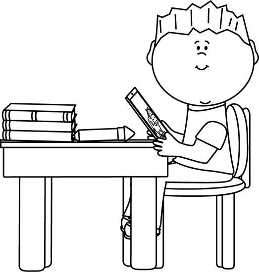 فتى_أبيض_وأسود_في_مكتب_المدرسة_مع_جهاز_لوحي